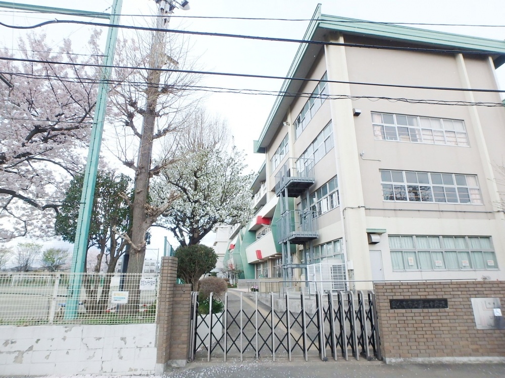 中学校　国分寺市立第四中学校（中学校）まで950m