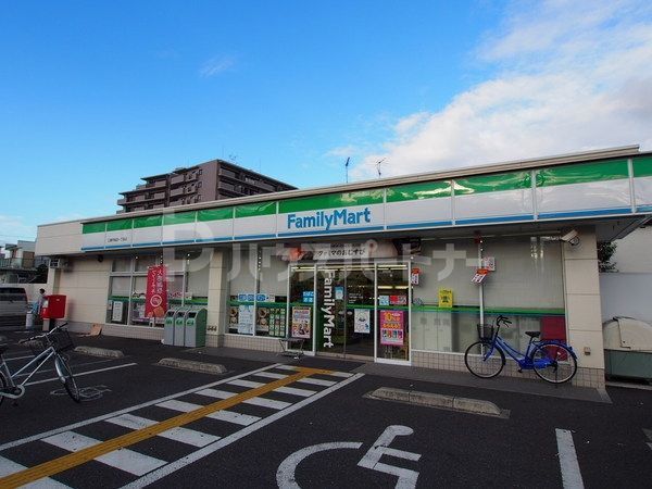 コンビニ　ファミリーマート三郷早稲田一丁目店（コンビニ）まで120m