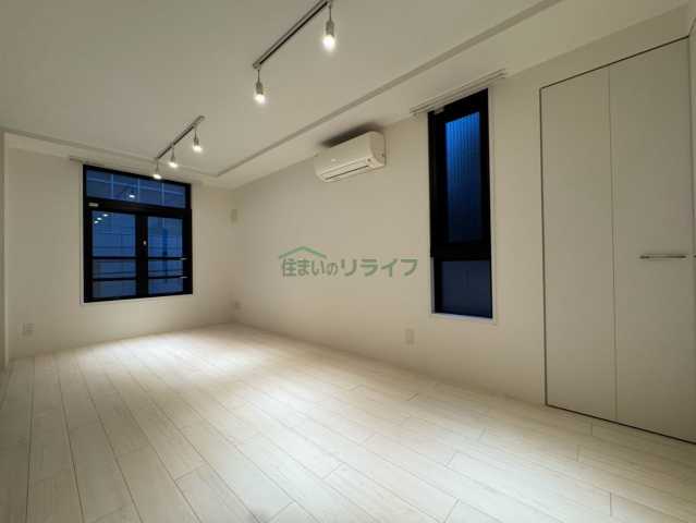 LAPiS COURT YOTSUYAの居間写真