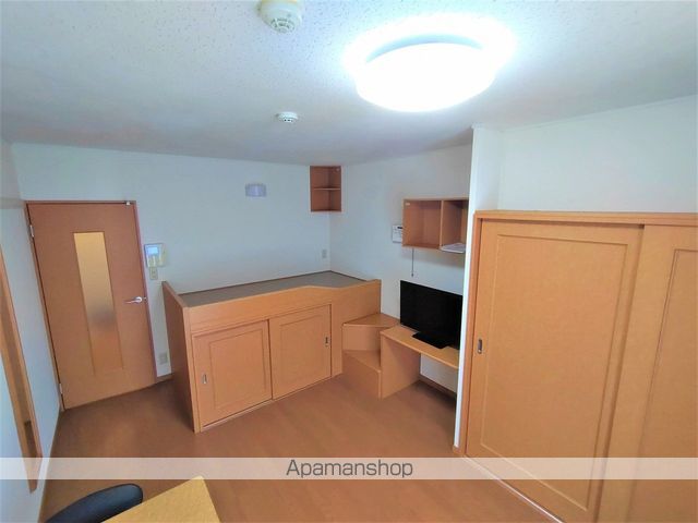 レオパレス山下の居間写真