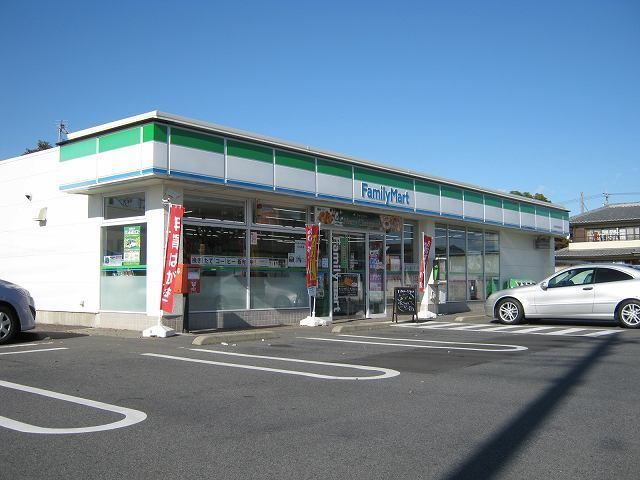 コンビニ　ファミリーマート日野屋伊勢崎南（コンビニ）まで450m