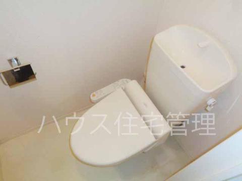 ＪＲ東海道本線 ＪＲ総持寺駅 徒歩27分 3階建 築16年のトイレ写真