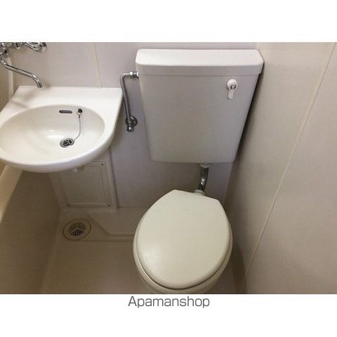 東京メトロ丸ノ内線 新大塚駅 徒歩6分 2階建 築38年のトイレ写真