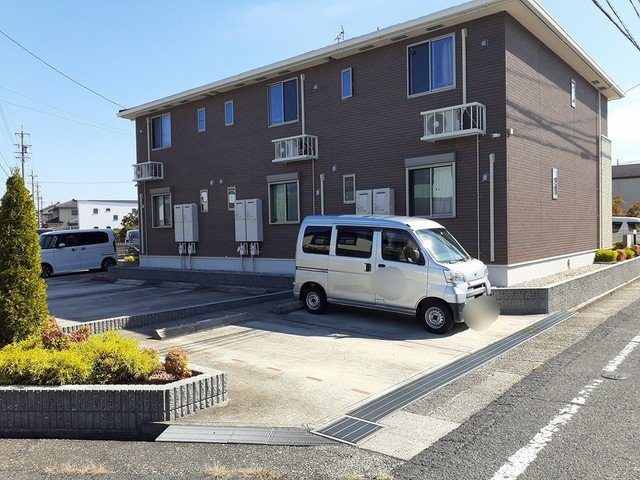 駐車場　駐車場があるので、車を買う予定の方も安心です