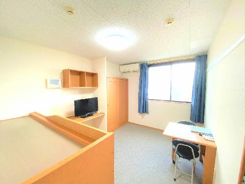 レオパレスラビホワ20の居間写真