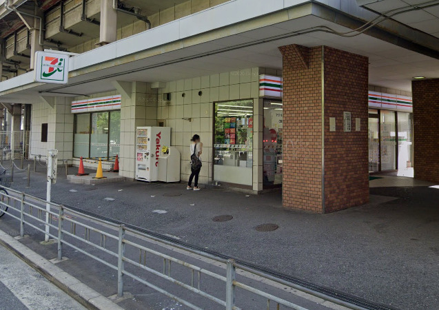 コンビニ　セブンイレブン ハートインJR東部市場前駅前店（コンビニ）まで123m