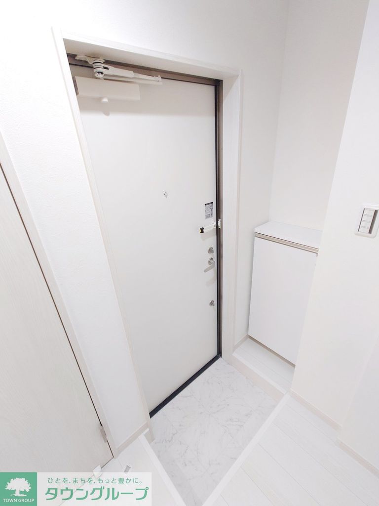 グリーンライン 中山駅 徒歩12分 2階建 築3年の玄関写真