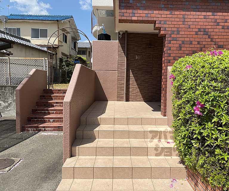 岡崎グランドハイツの外観写真