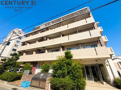 建物外観　オートロックで外部の人間が簡単に出入りできないため安心です。