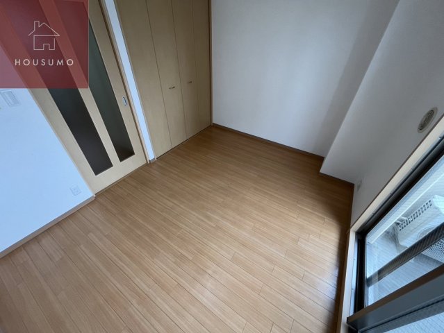 その他部屋・スペース　開放的な寝室です