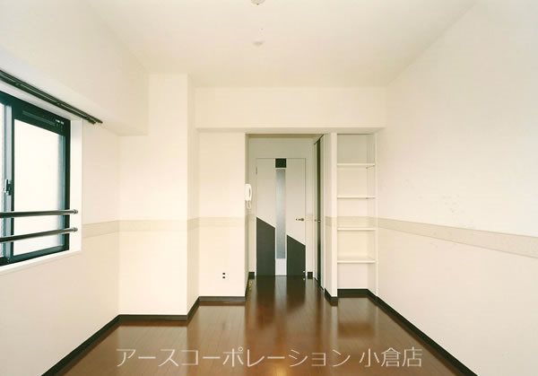 ラフィナーレアースコート魚町の居間写真