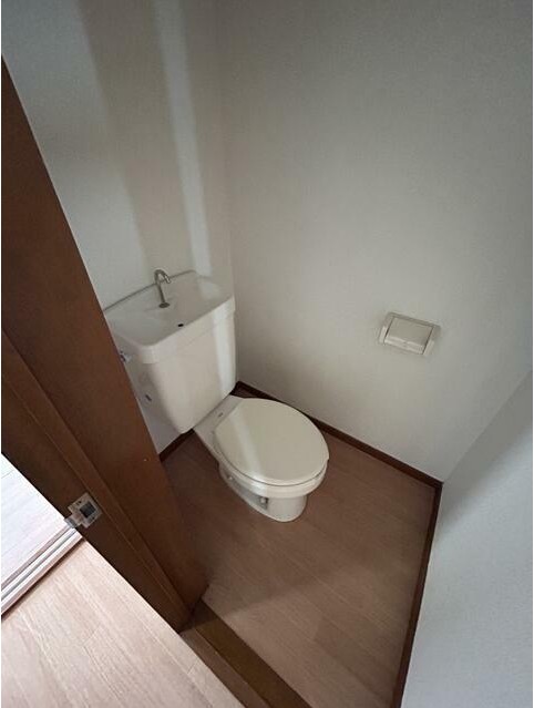 トイレ　落ち着いた色調のトイレです♪