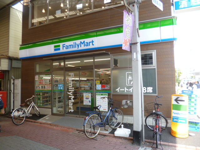 コンビニ　ファミリーマート雑色駅前店（コンビニ）まで257m