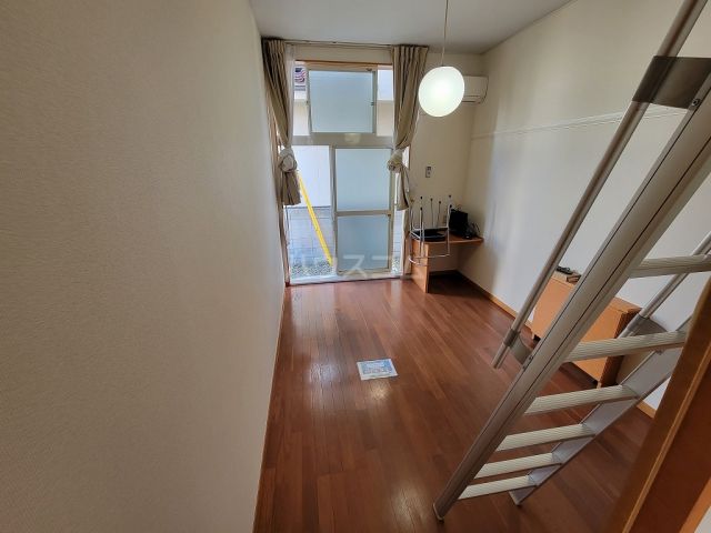 グロリアス作新台の居間写真