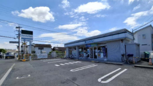 コンビニ　ファミリーマート みみなし駅前店（コンビニ）まで476m
