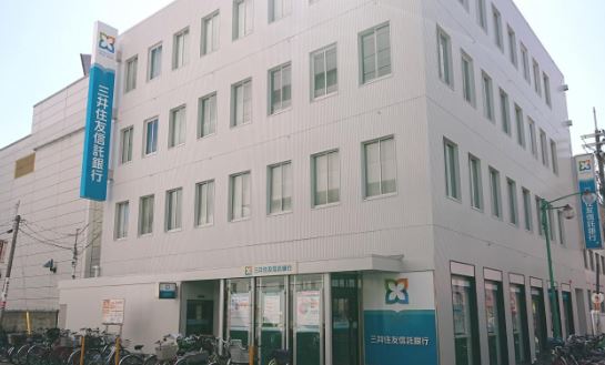 銀行　三井住友信託銀行高槻支店（銀行）まで35m
