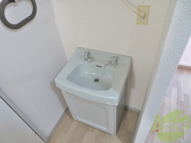 洗面設備　独立洗面台です。用途に合わせて使うことが出来ますね。