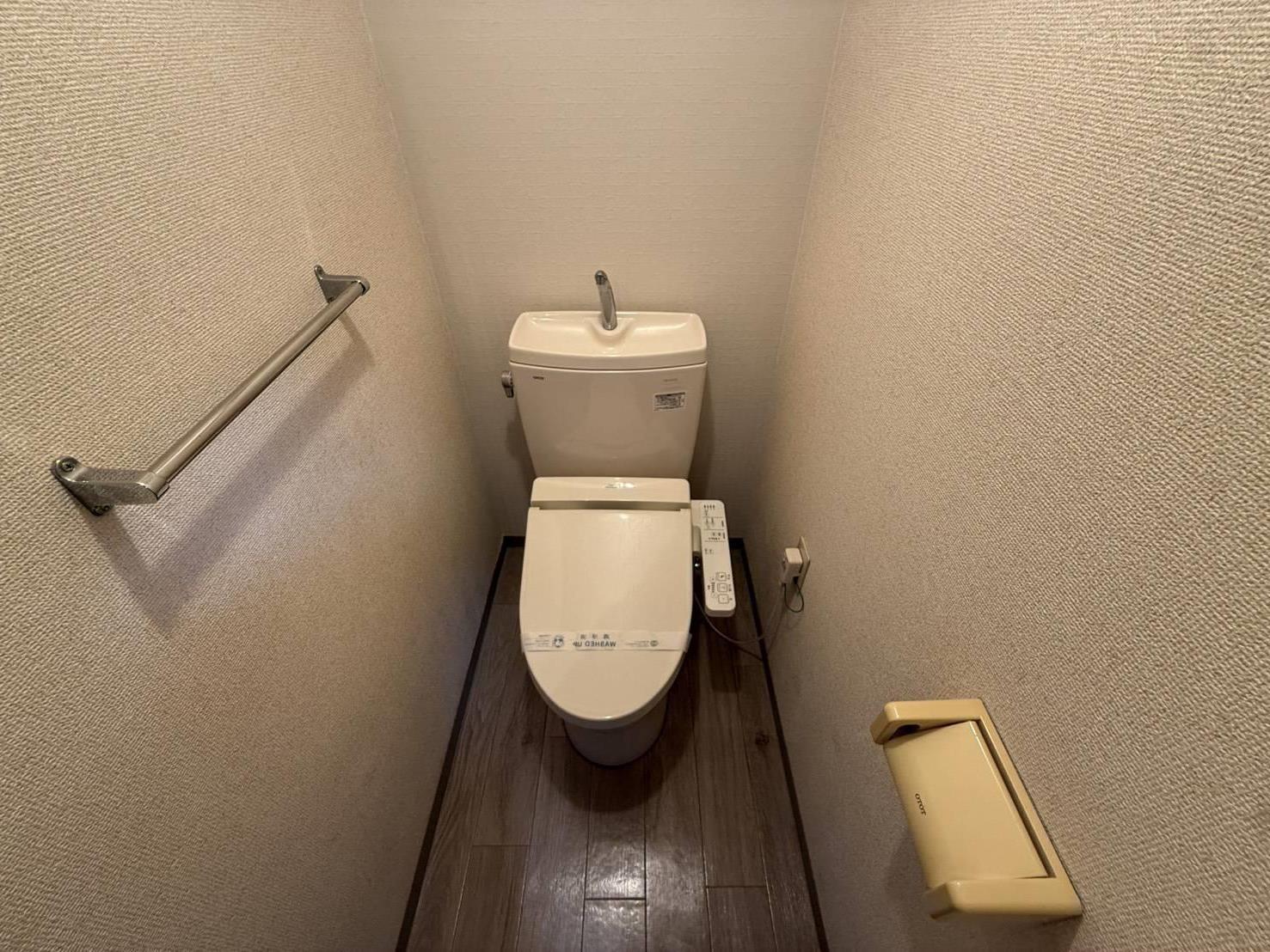 トイレ　温水洗浄便座付きの洋式トイレです♪（同仕様画像）