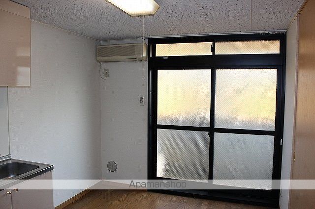 レオパレスクレールの居間写真