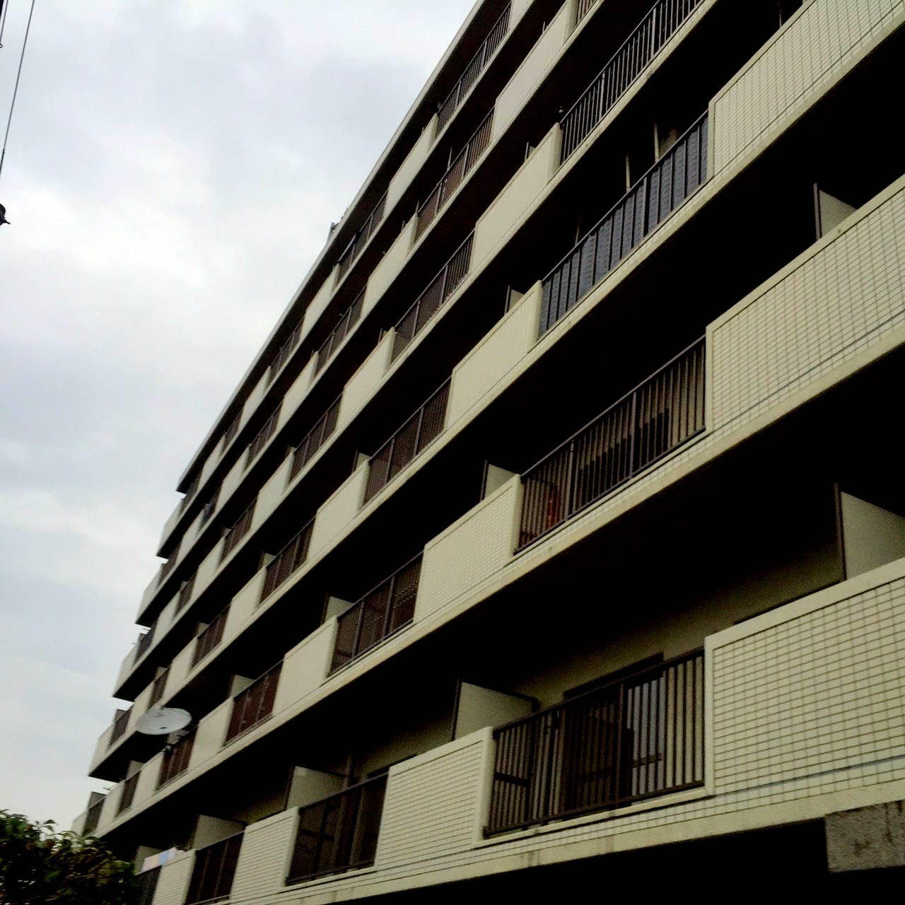 大阪市平野区加美鞍作のマンションの建物外観