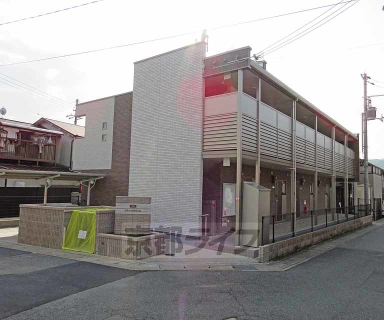 京都市山科区厨子奥矢倉町のアパートの建物外観