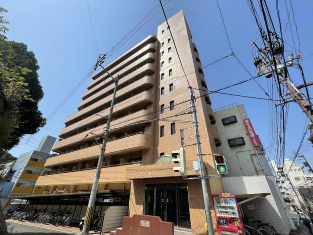 松山市西一万町のマンションの建物外観