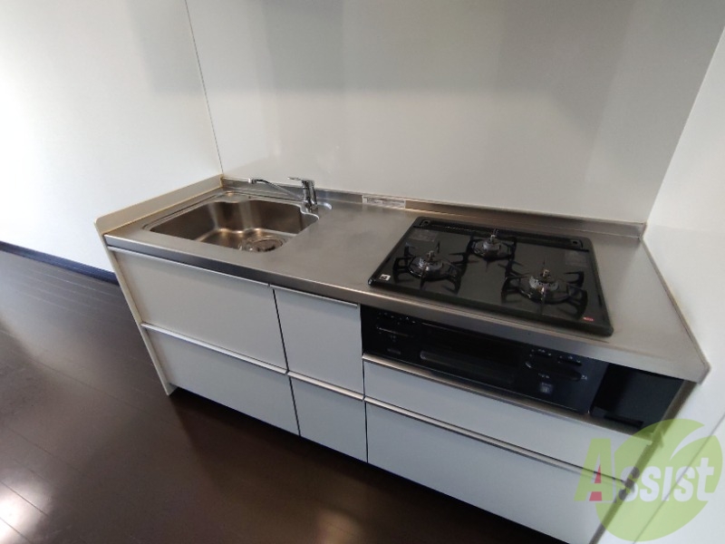 キッチン　キッチンは綺麗で調理スペースもしっかりございます。