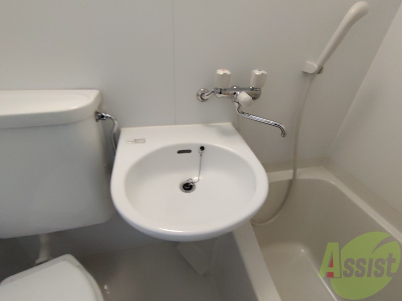 洗面設備　こちらの洗面台で洗顔、歯磨きも行えます。