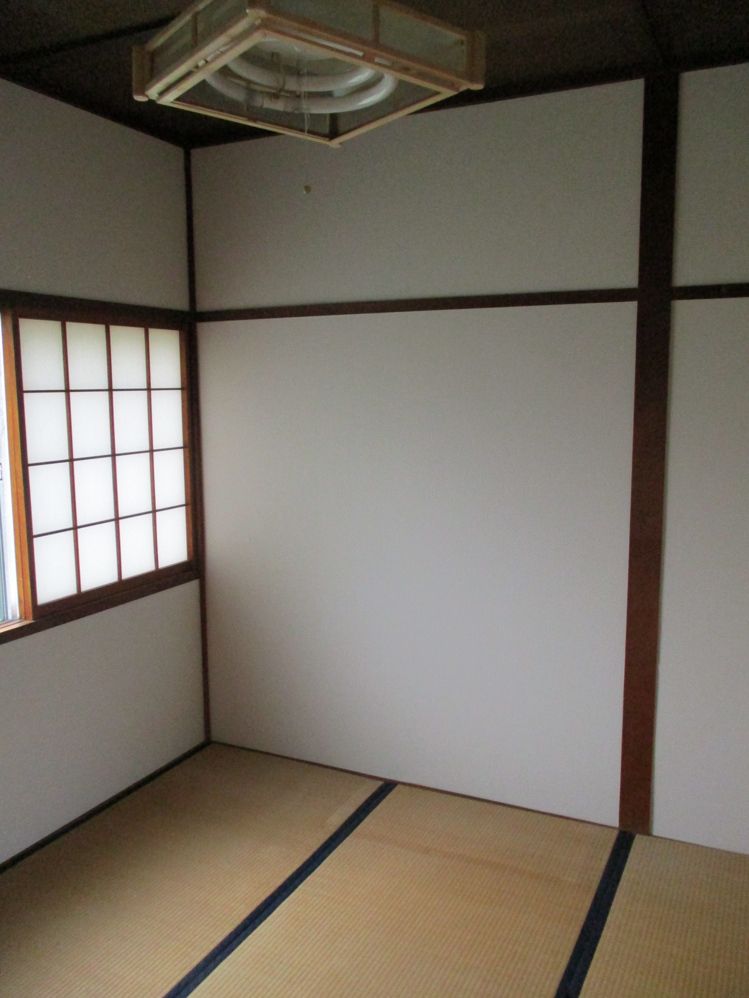 岸アパートの居間写真