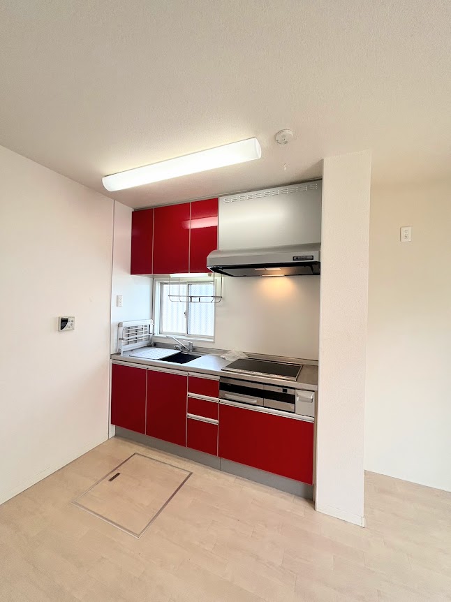 キッチン　2口IH＋ラジエントヒーター。大き目のキッチンです。