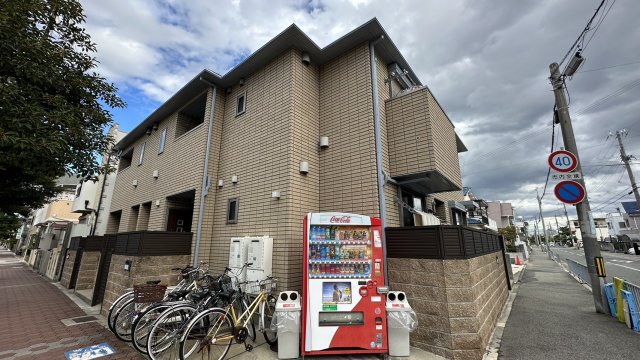 西宮市南甲子園のアパートの建物外観