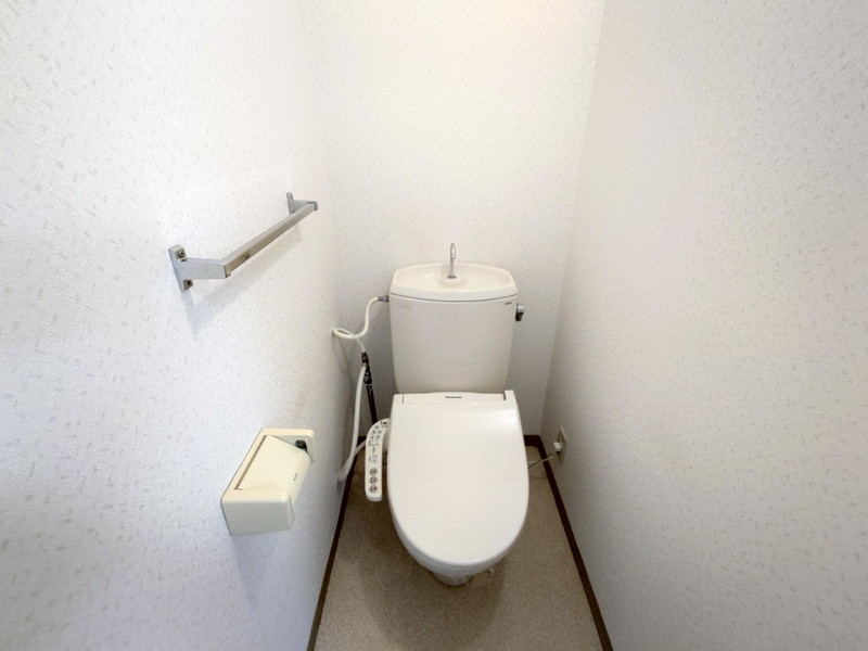 トイレ　温水洗浄便座設置済み（他部屋写真）