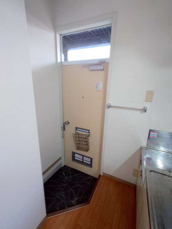 玄関　（他部屋写真）