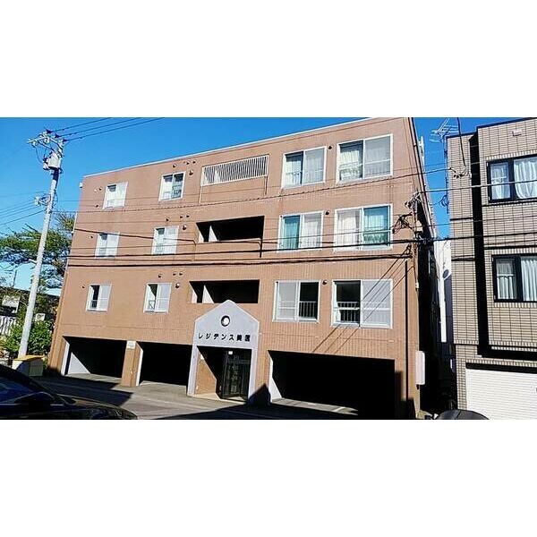 札幌市豊平区美園八条のマンションの建物外観