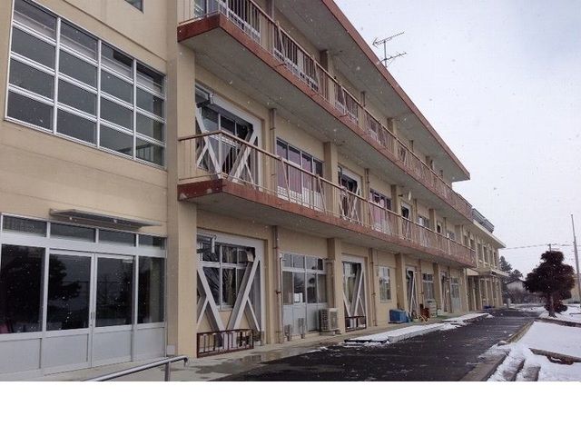 小学校　福島市立湯野小学校（小学校）まで400m