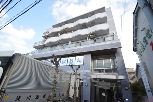 茨木市東中条町のマンションの建物外観