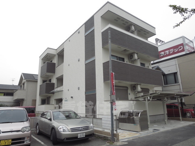 堺市堺区大浜南町のアパートの建物外観