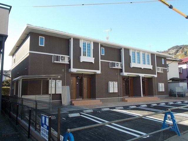 静岡市清水区興津中町のアパートの建物外観