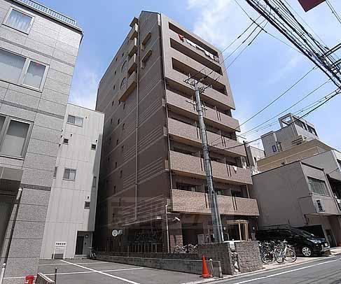 【プレサンス京都四条烏丸の建物外観】