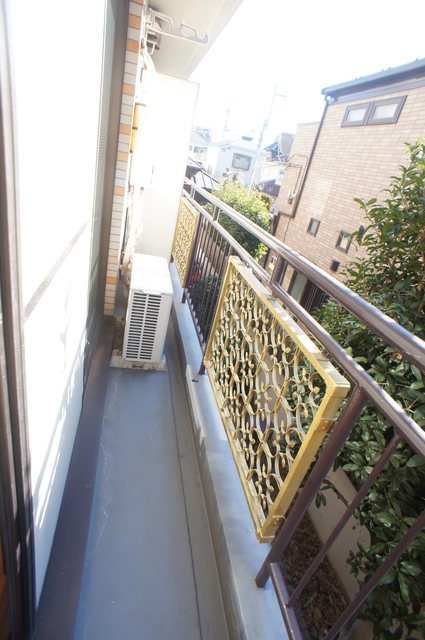 【杉並区下高井戸のマンションのバルコニー】