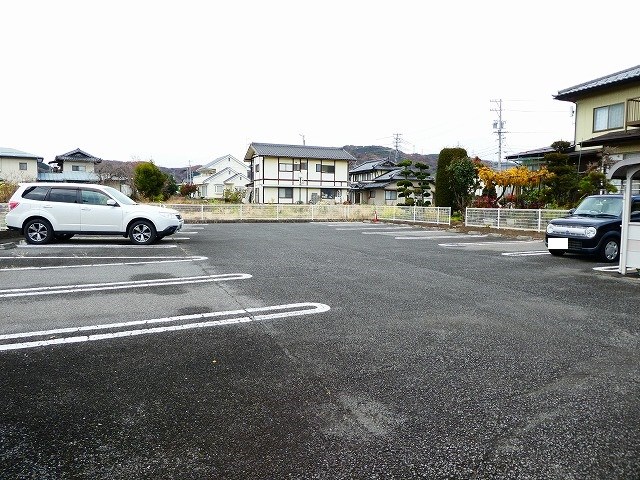 【パーソナル桑の花の駐車場】