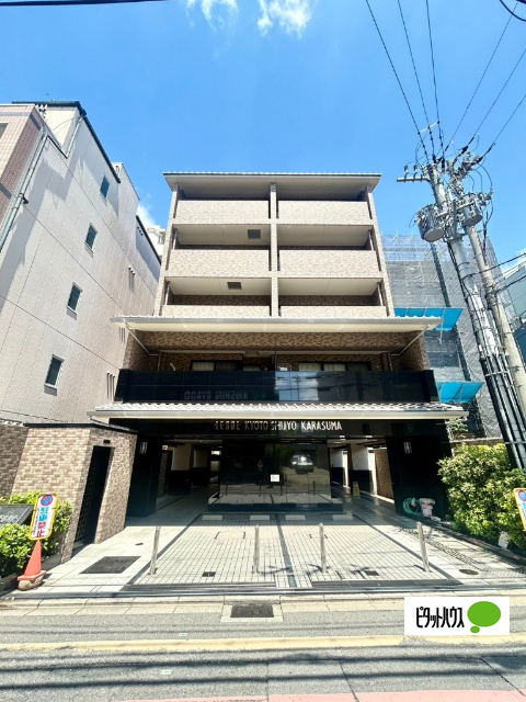 【リーガル京都四条烏丸の建物外観】