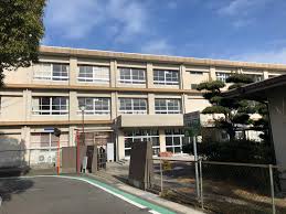 【ガーデンコートＢ棟の小学校】