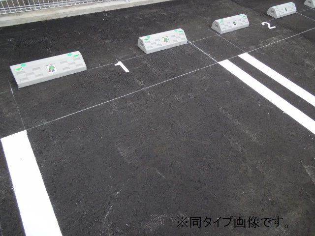 【ルミエール古庄Iの駐車場】