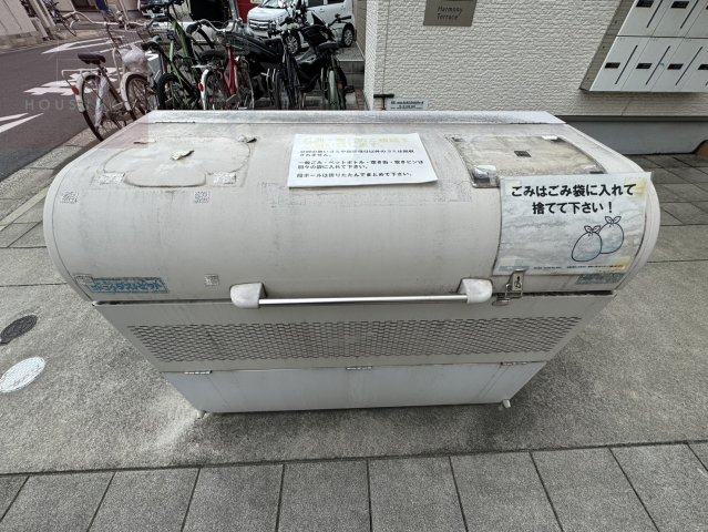 【東大阪市西堤楠町のアパートのエントランス】