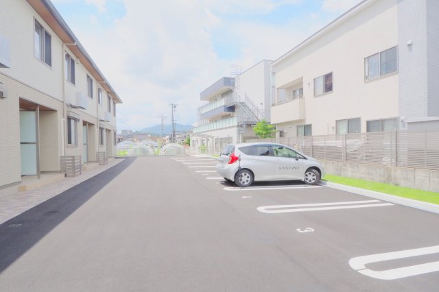 【広島市安佐南区川内のアパートの駐車場】