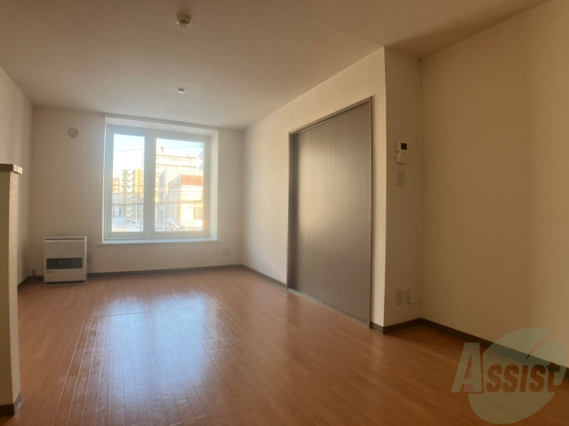 居室・リビング　広くてキレイなお部屋が広がっていて、充実した生活が送れそう。