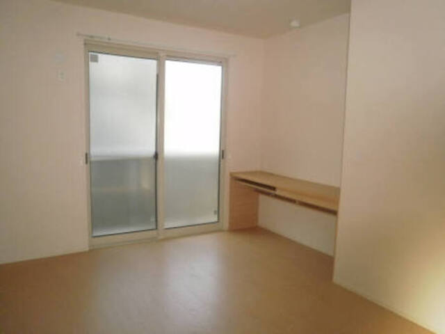 居室・リビング　北側洋室＋パソコンカウンター（椅子が必要です♪）