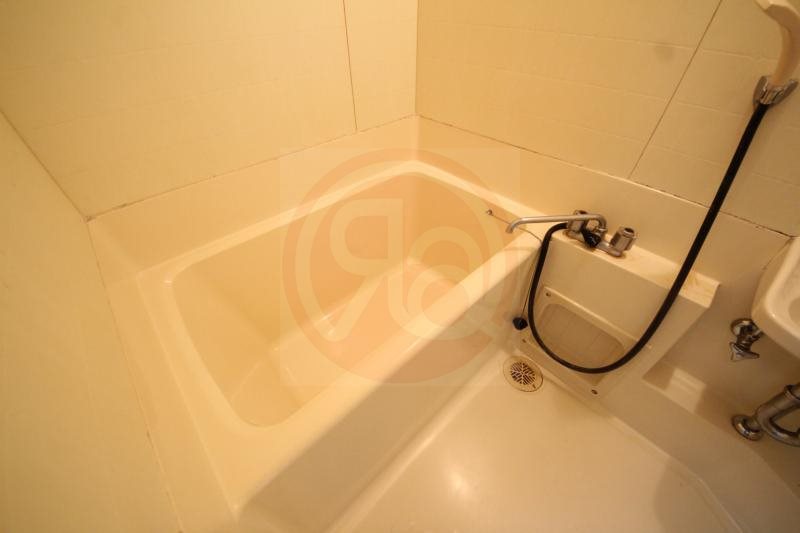 バス・シャワールーム　コンパクトで使いやすいお風呂です