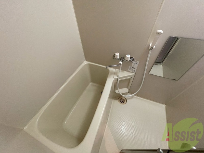 バス・シャワールーム　お風呂になります。一日の疲れを癒してくださいね。